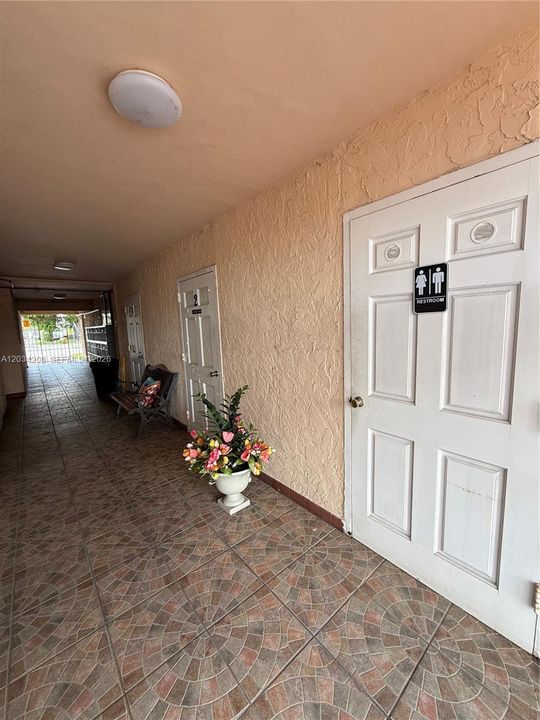 For Rent: $1,850 (2 beds, 1 baths, 726 Square Feet)