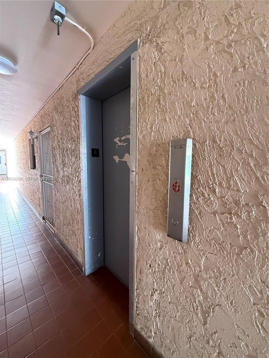 For Rent: $1,850 (2 beds, 1 baths, 726 Square Feet)