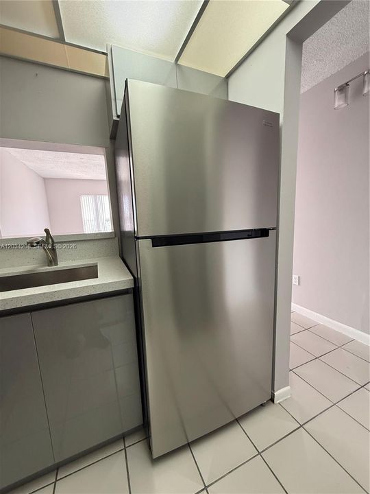 For Rent: $1,850 (2 beds, 1 baths, 726 Square Feet)
