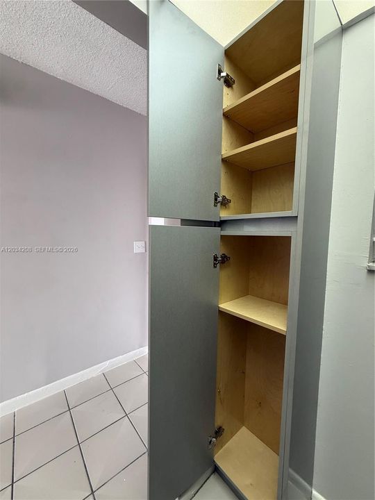 For Rent: $1,850 (2 beds, 1 baths, 726 Square Feet)