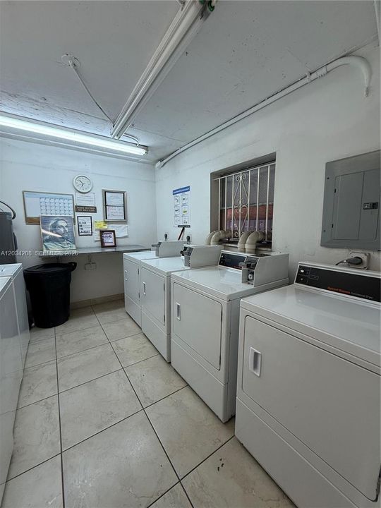 For Rent: $1,850 (2 beds, 1 baths, 726 Square Feet)
