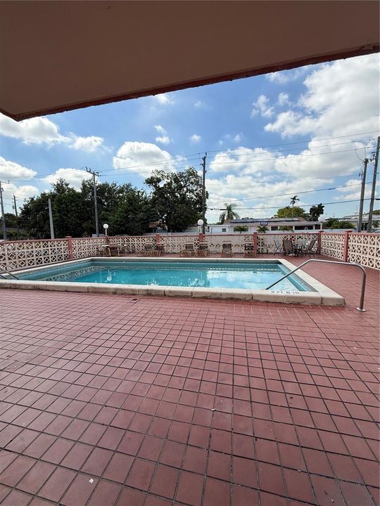 For Rent: $1,850 (2 beds, 1 baths, 726 Square Feet)