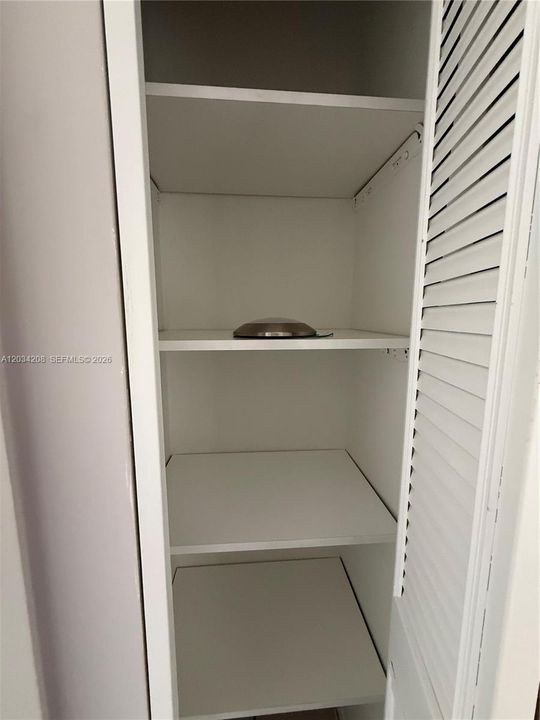 For Rent: $1,850 (2 beds, 1 baths, 726 Square Feet)