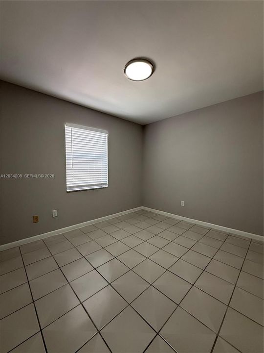 For Rent: $1,850 (2 beds, 1 baths, 726 Square Feet)