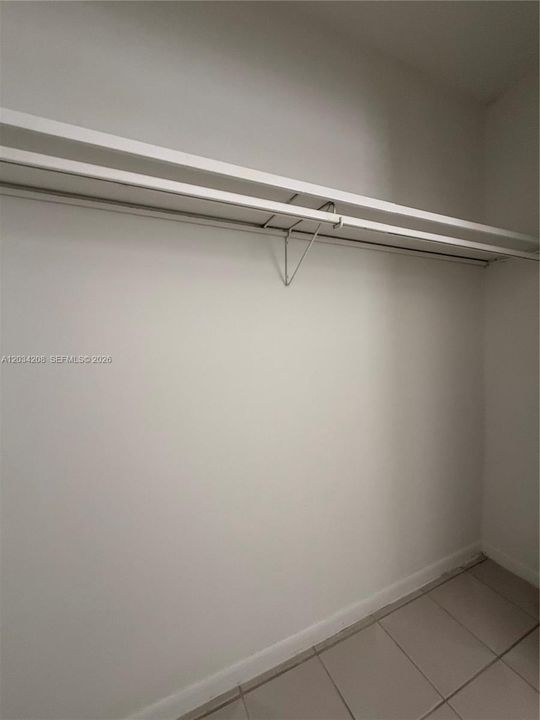 For Rent: $1,850 (2 beds, 1 baths, 726 Square Feet)