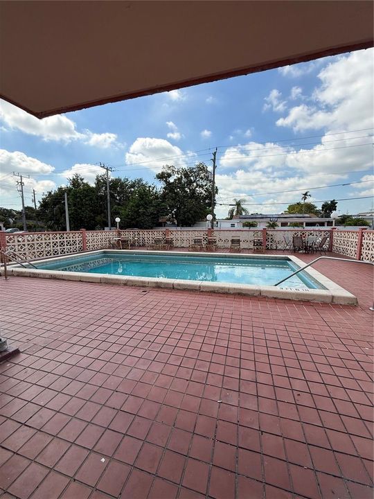 For Rent: $1,850 (2 beds, 1 baths, 726 Square Feet)