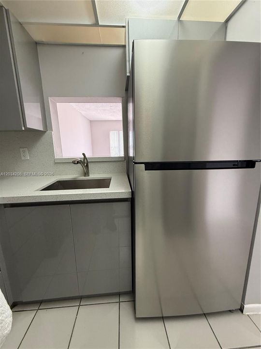 For Rent: $1,850 (2 beds, 1 baths, 726 Square Feet)