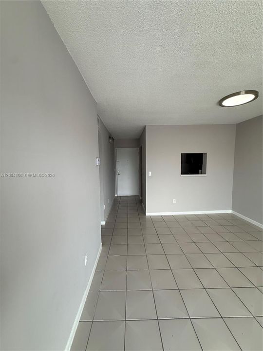 For Rent: $1,850 (2 beds, 1 baths, 726 Square Feet)