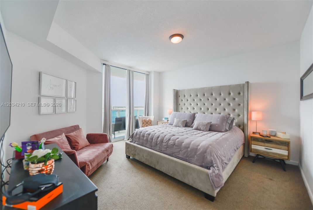 For Sale: $425,000 (2 beds, 2 baths, 1221 Square Feet)