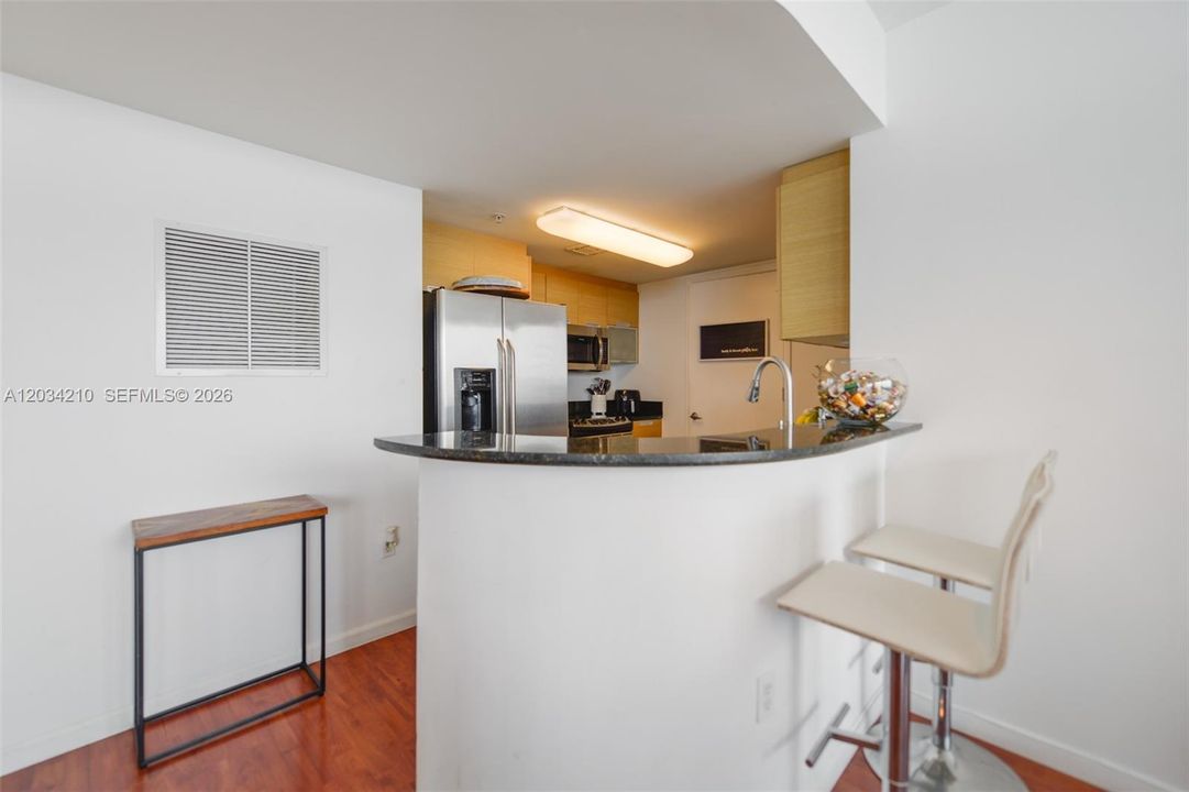 For Sale: $425,000 (2 beds, 2 baths, 1221 Square Feet)