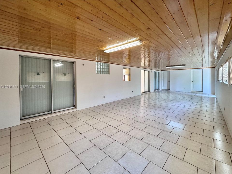 For Sale: $460,000 (3 beds, 2 baths, 1968 Square Feet)