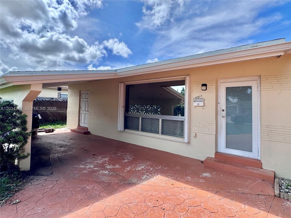 For Sale: $460,000 (3 beds, 2 baths, 1968 Square Feet)
