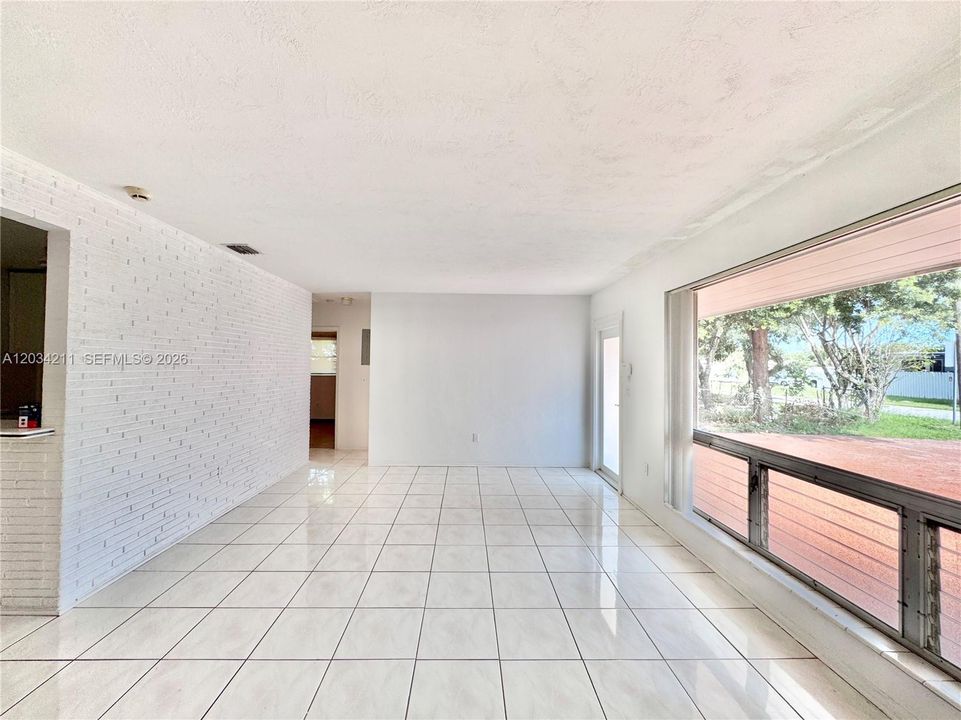 For Sale: $460,000 (3 beds, 2 baths, 1968 Square Feet)