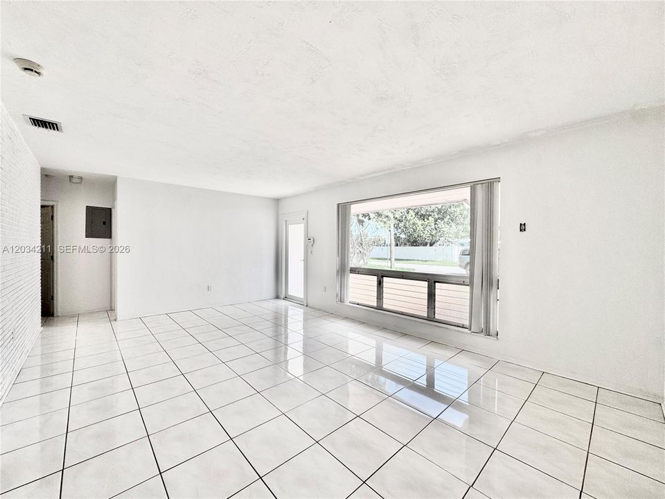 For Sale: $460,000 (3 beds, 2 baths, 1968 Square Feet)