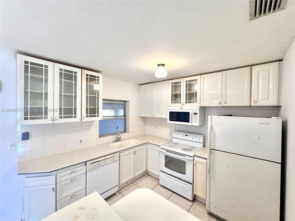 For Sale: $460,000 (3 beds, 2 baths, 1968 Square Feet)
