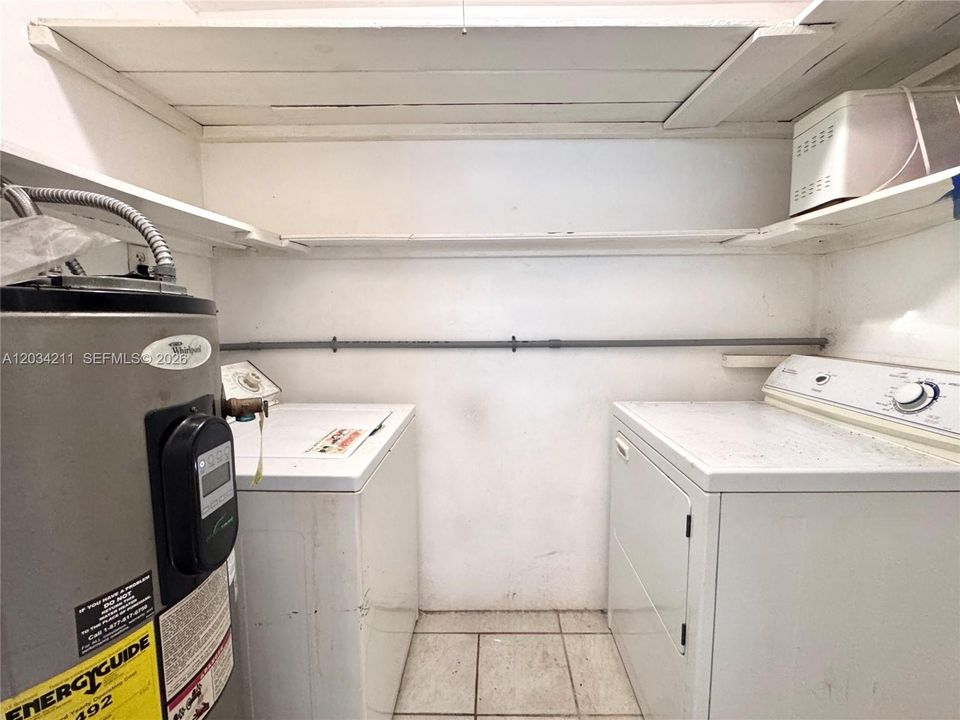 For Sale: $460,000 (3 beds, 2 baths, 1968 Square Feet)