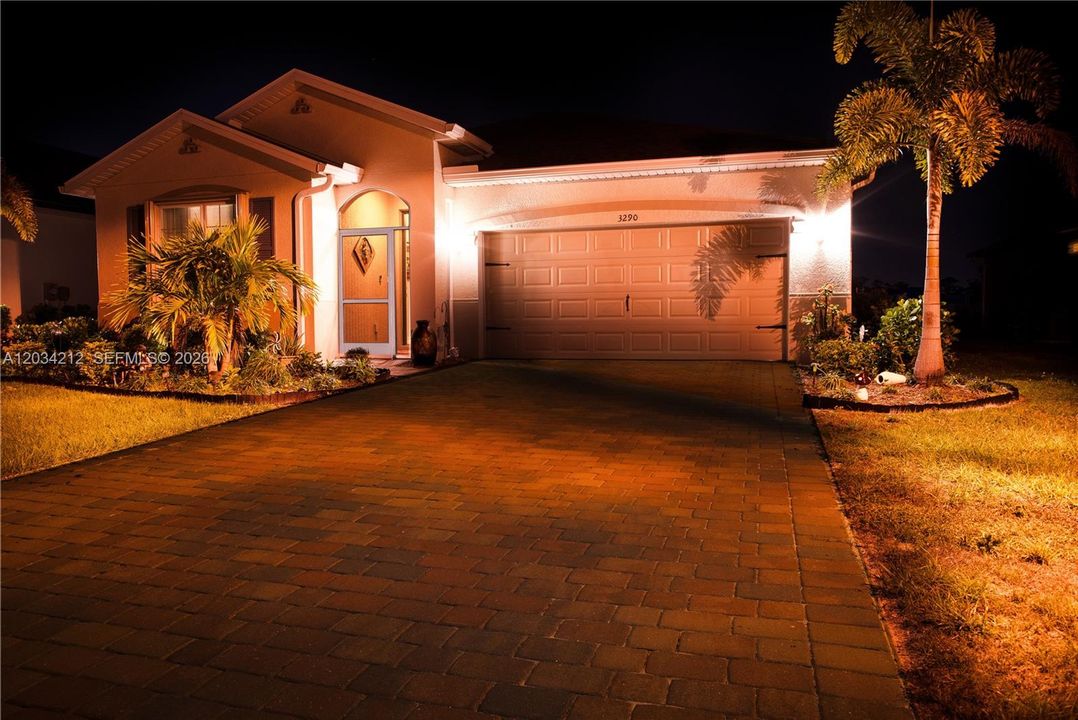 For Sale: $364,900 (3 beds, 2 baths, 1816 Square Feet)