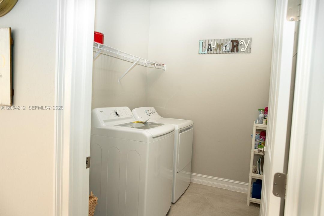 For Sale: $364,900 (3 beds, 2 baths, 1816 Square Feet)