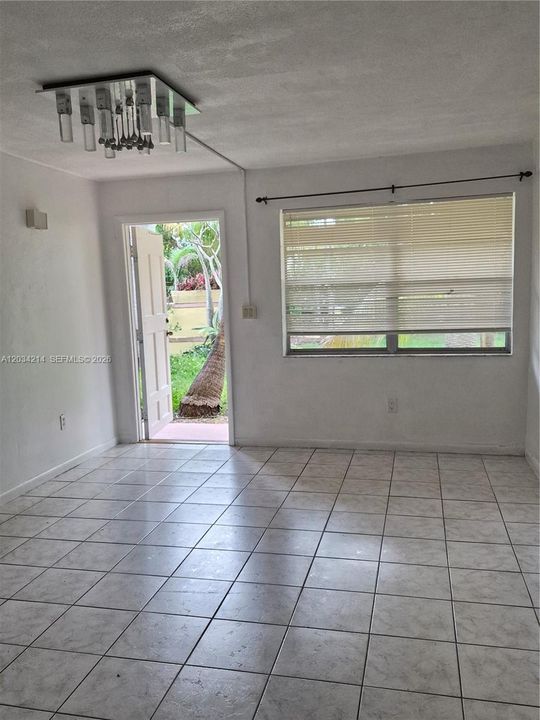 For Rent: $1,575 (1 beds, 1 baths, 750 Square Feet)