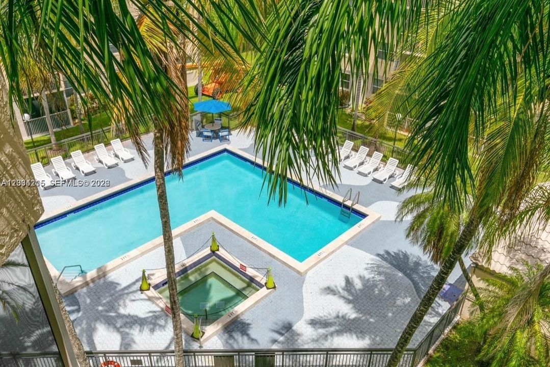 For Rent: $2,100 (1 beds, 1 baths, 810 Square Feet)