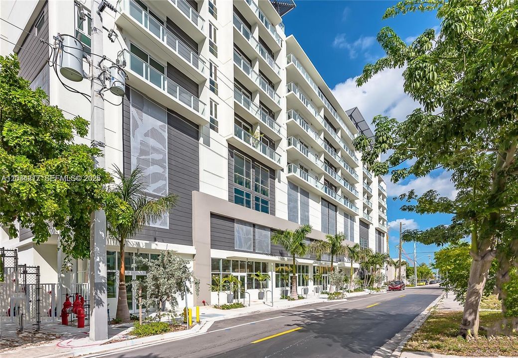 For Sale: $449,900 (2 beds, 2 baths, 815 Square Feet)