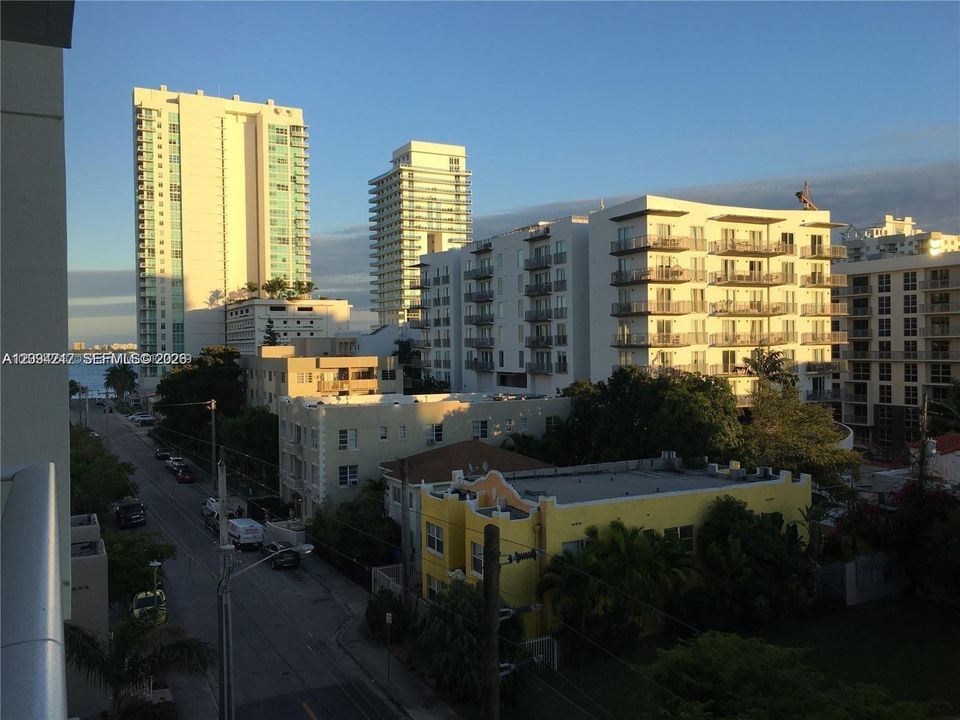 For Sale: $449,900 (2 beds, 2 baths, 815 Square Feet)