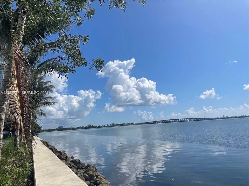 For Sale: $449,900 (2 beds, 2 baths, 815 Square Feet)