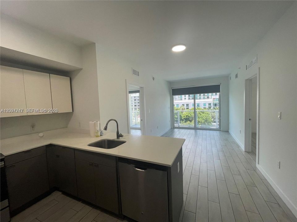 For Sale: $449,900 (2 beds, 2 baths, 815 Square Feet)