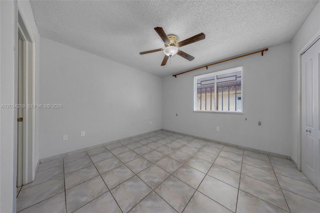 Activo con contrato: $320,000 (2 camas, 1 baños, 930 Pies cuadrados)