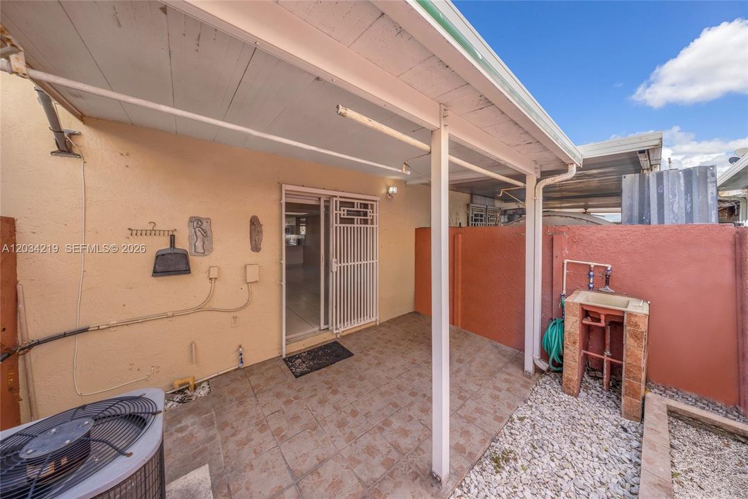 Activo con contrato: $320,000 (2 camas, 1 baños, 930 Pies cuadrados)