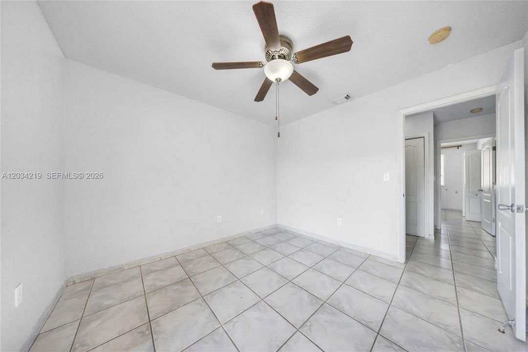Activo con contrato: $320,000 (2 camas, 1 baños, 930 Pies cuadrados)