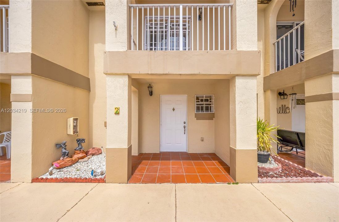 Activo con contrato: $320,000 (2 camas, 1 baños, 930 Pies cuadrados)