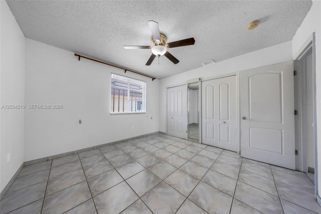 Activo con contrato: $320,000 (2 camas, 1 baños, 930 Pies cuadrados)