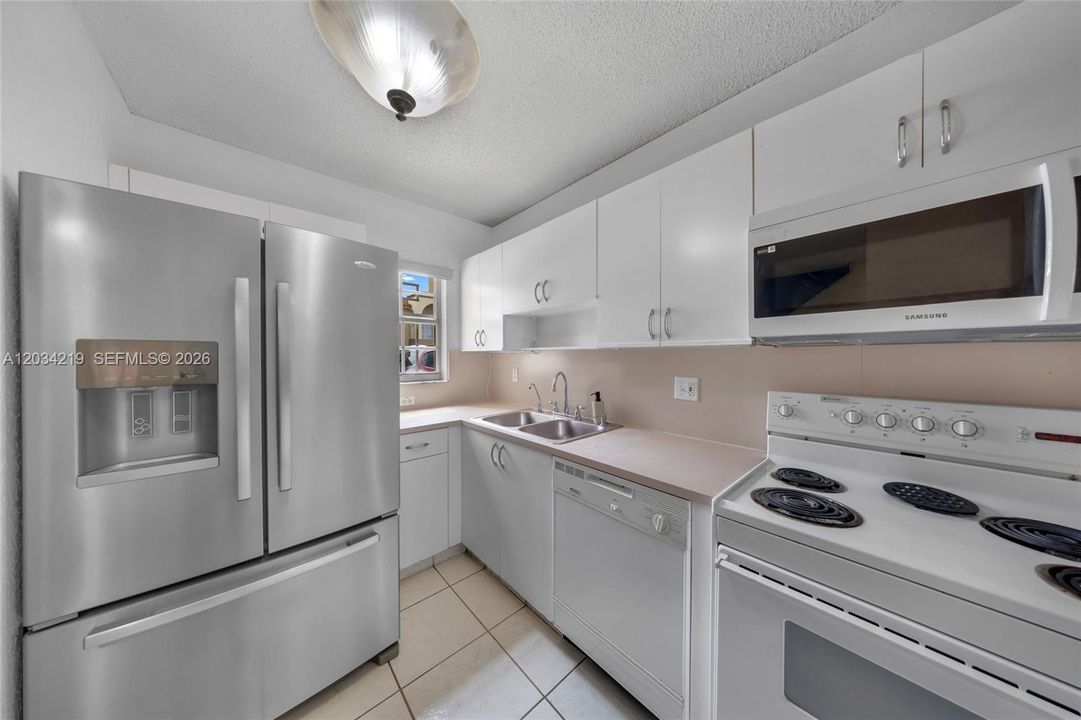 Activo con contrato: $320,000 (2 camas, 1 baños, 930 Pies cuadrados)