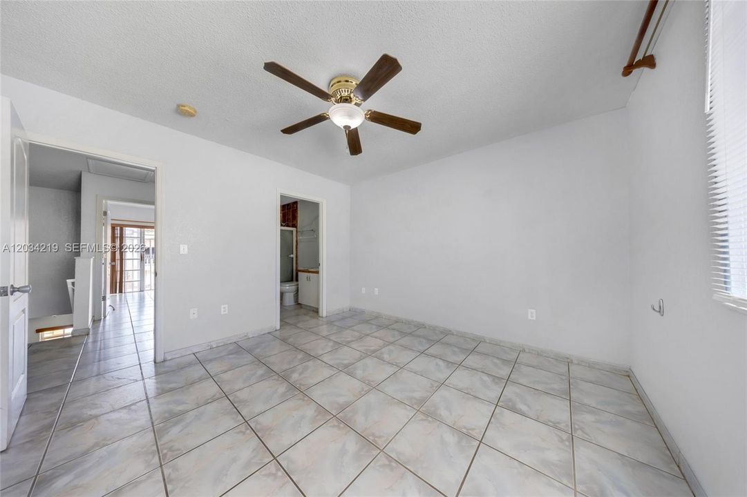 Activo con contrato: $320,000 (2 camas, 1 baños, 930 Pies cuadrados)