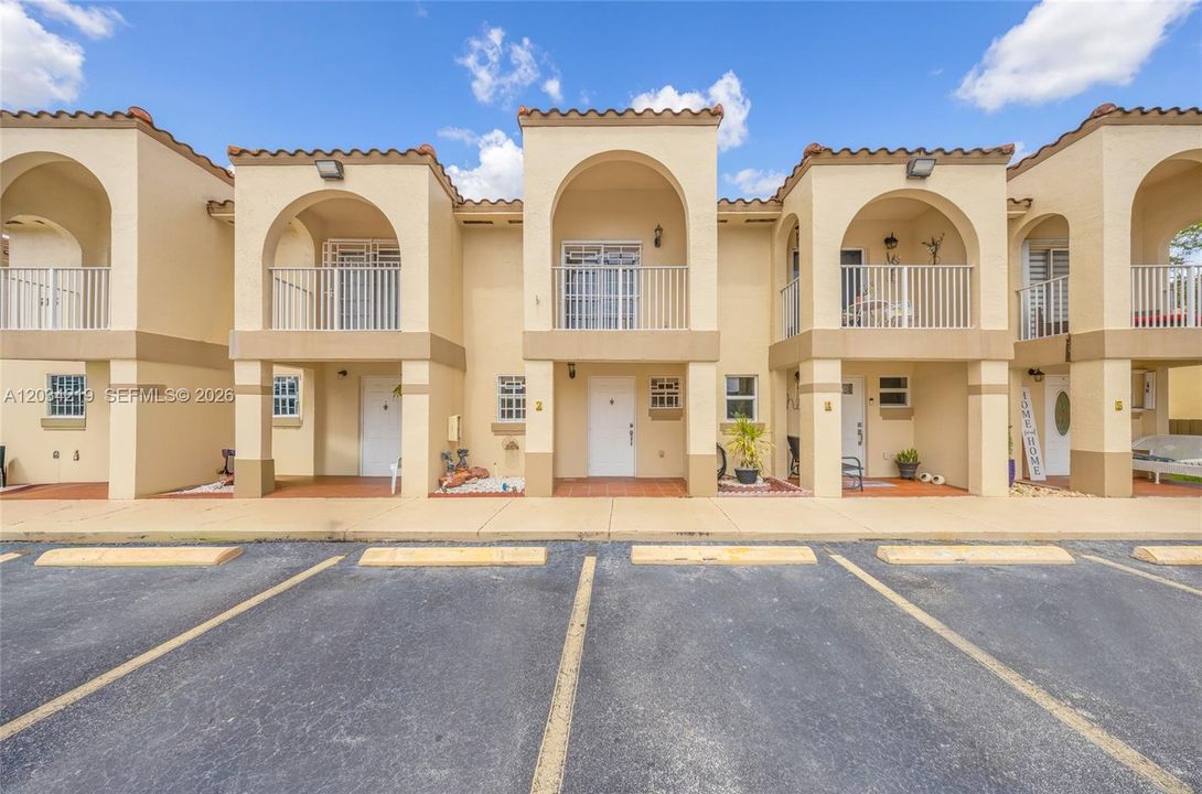 Activo con contrato: $320,000 (2 camas, 1 baños, 930 Pies cuadrados)