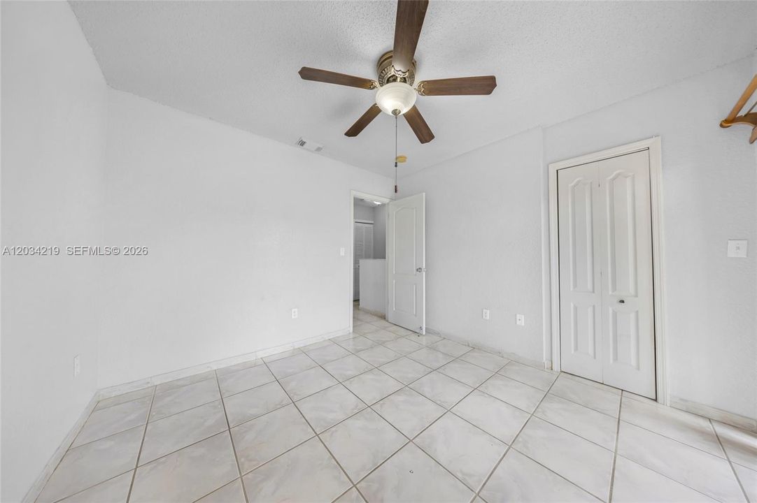 Activo con contrato: $320,000 (2 camas, 1 baños, 930 Pies cuadrados)