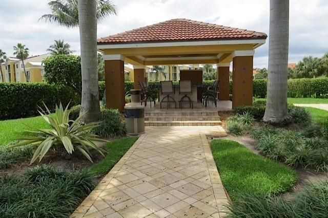 TIKI BAR