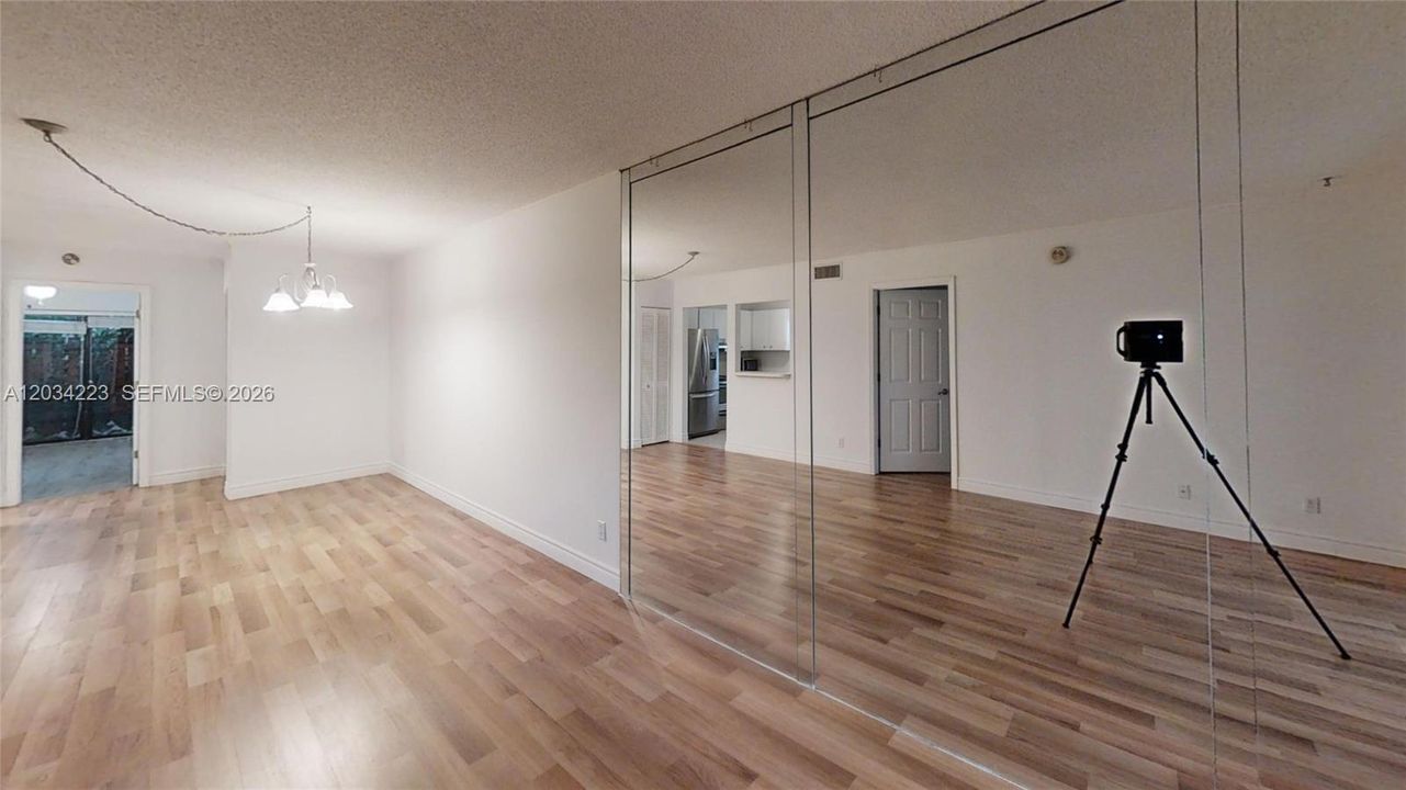 For Rent: $1,850 (2 beds, 1 baths, 1010 Square Feet)
