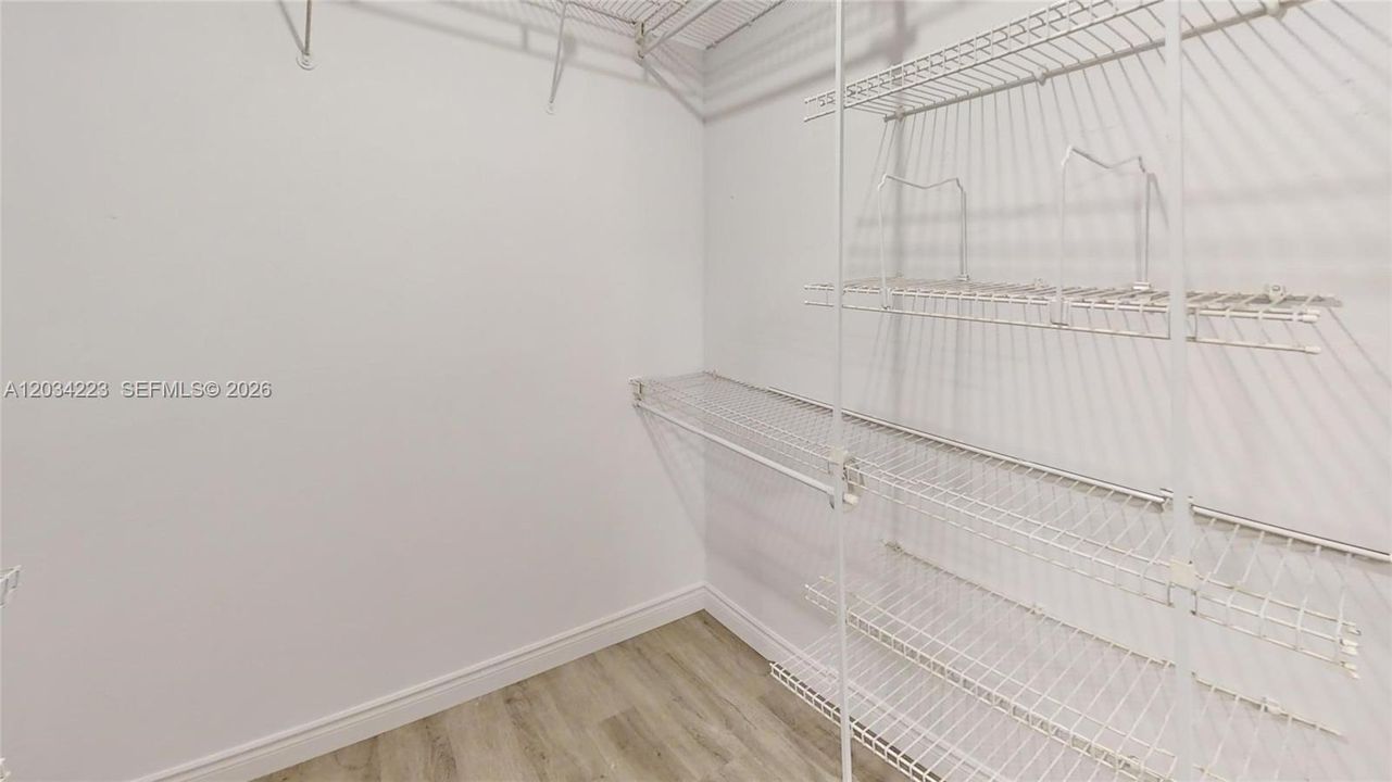 For Rent: $1,850 (2 beds, 1 baths, 1010 Square Feet)