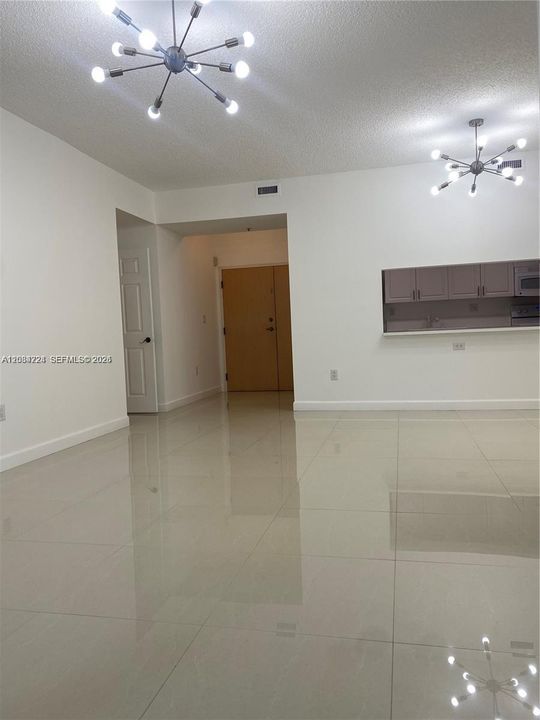 For Rent: $2,600 (2 beds, 2 baths, 1130 Square Feet)