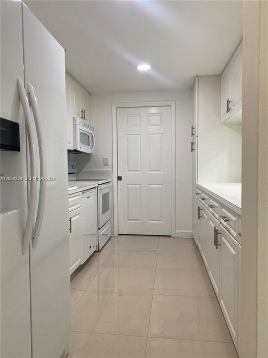 For Rent: $2,600 (2 beds, 2 baths, 1130 Square Feet)