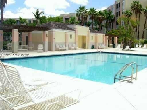 For Rent: $2,600 (2 beds, 2 baths, 1130 Square Feet)