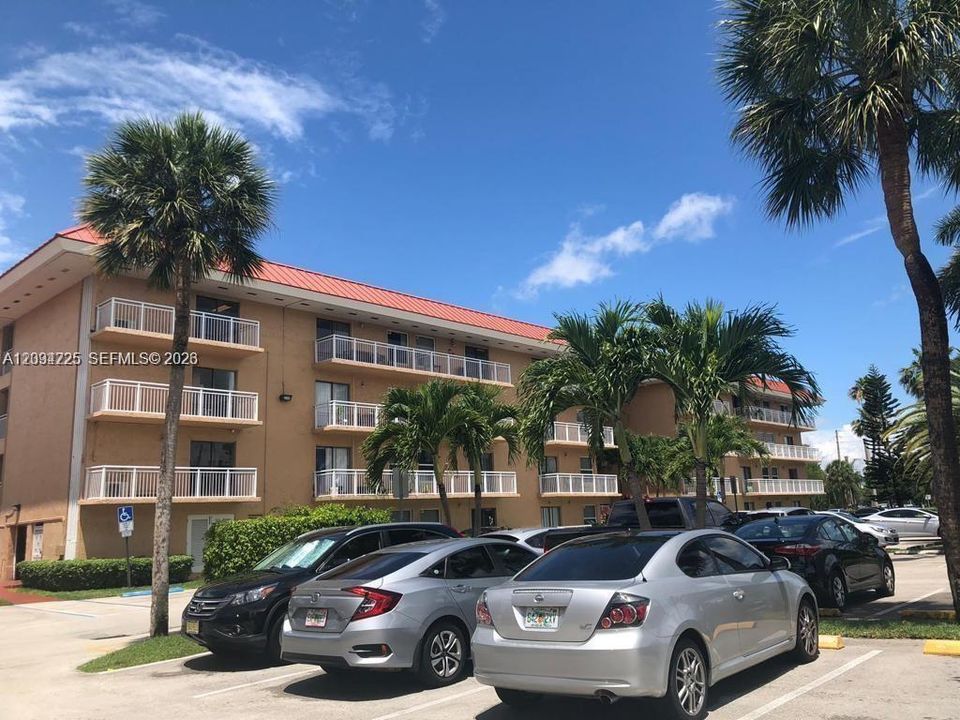 For Rent: $1,800 (1 beds, 1 baths, 656 Square Feet)