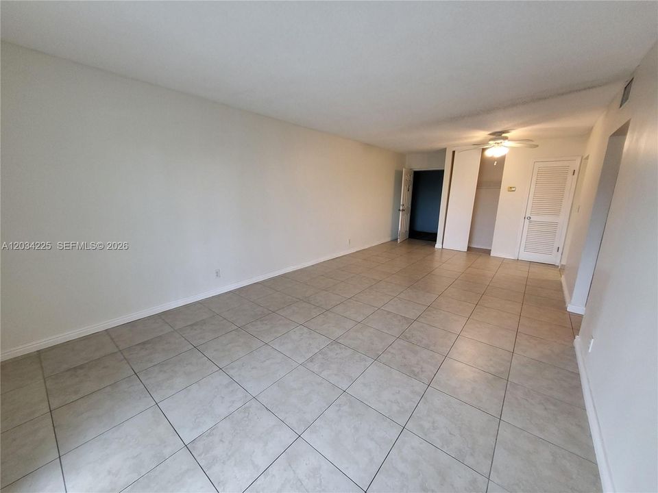 For Rent: $1,800 (1 beds, 1 baths, 656 Square Feet)