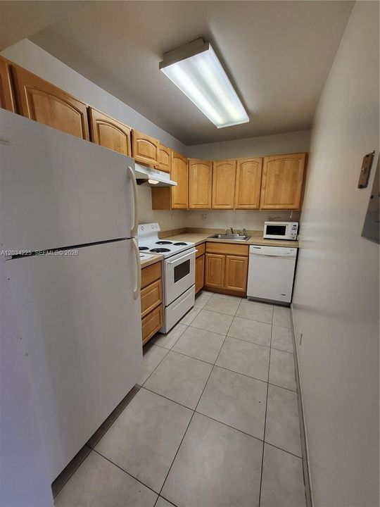 For Rent: $1,800 (1 beds, 1 baths, 656 Square Feet)