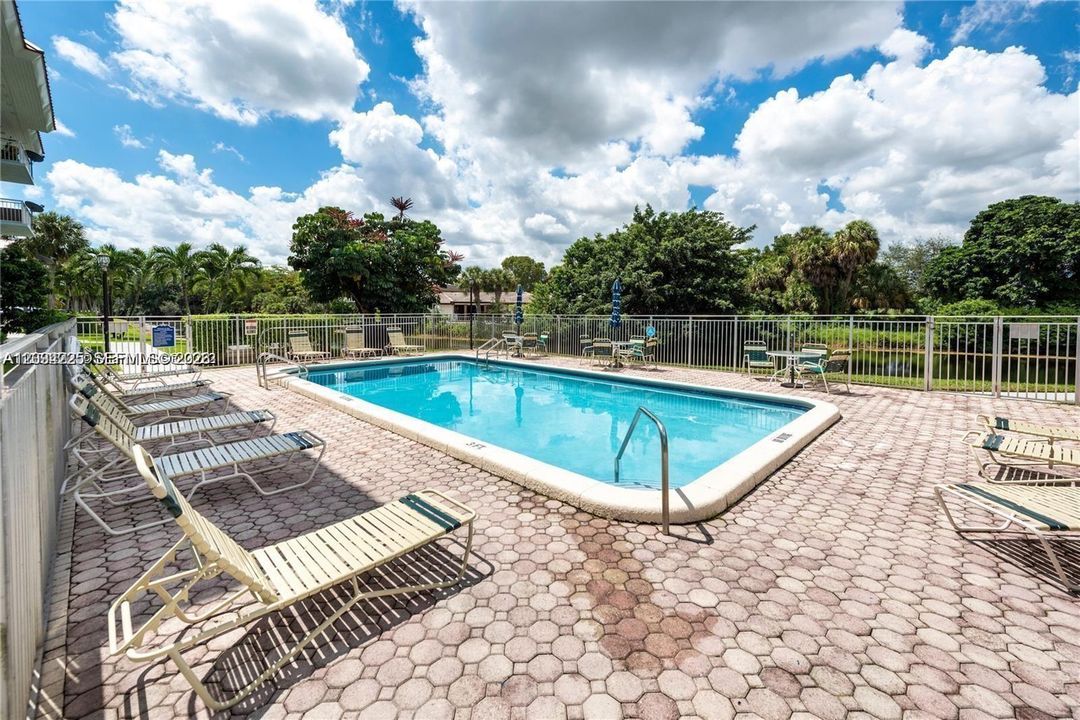 For Rent: $1,800 (1 beds, 1 baths, 656 Square Feet)