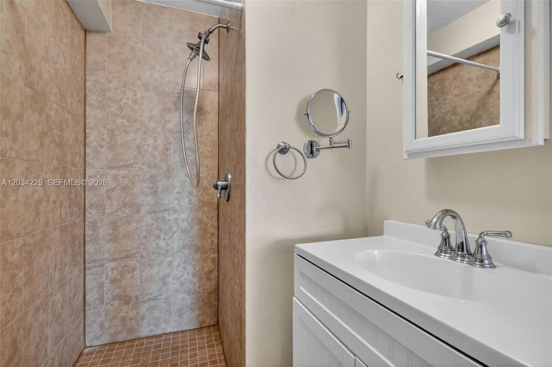 For Rent: $3,900 (4 beds, 3 baths, 1973 Square Feet)