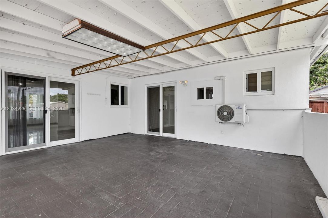 For Rent: $3,900 (4 beds, 3 baths, 1973 Square Feet)