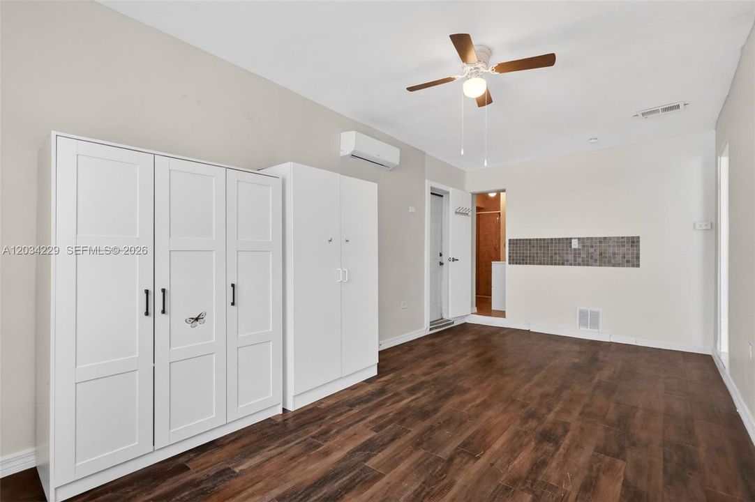 For Rent: $3,900 (4 beds, 3 baths, 1973 Square Feet)